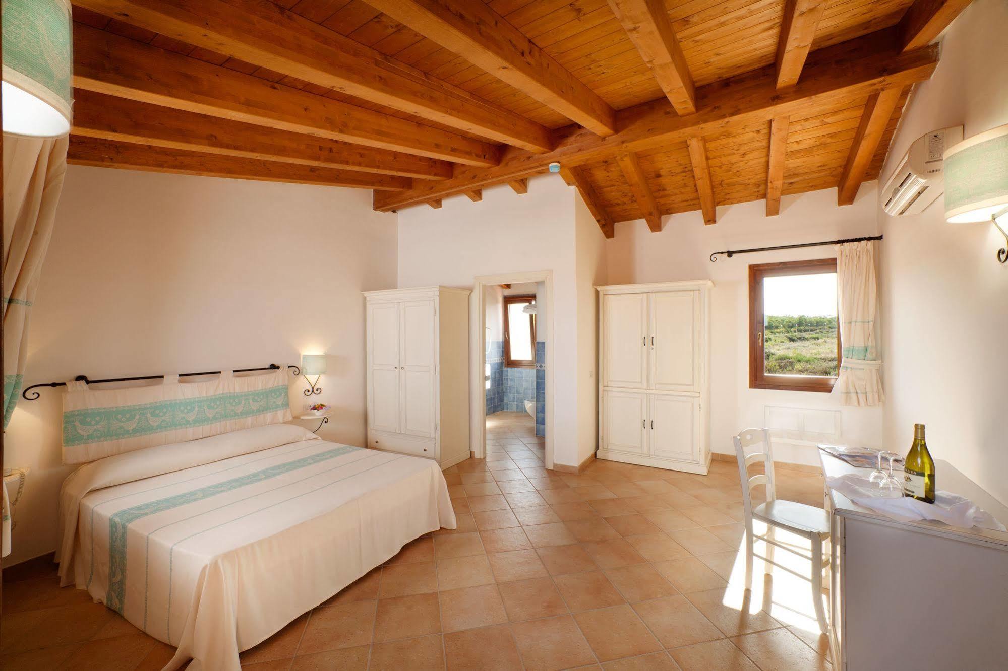 Borgo Dei Pescatori Hotel Aglientu Kültér fotó