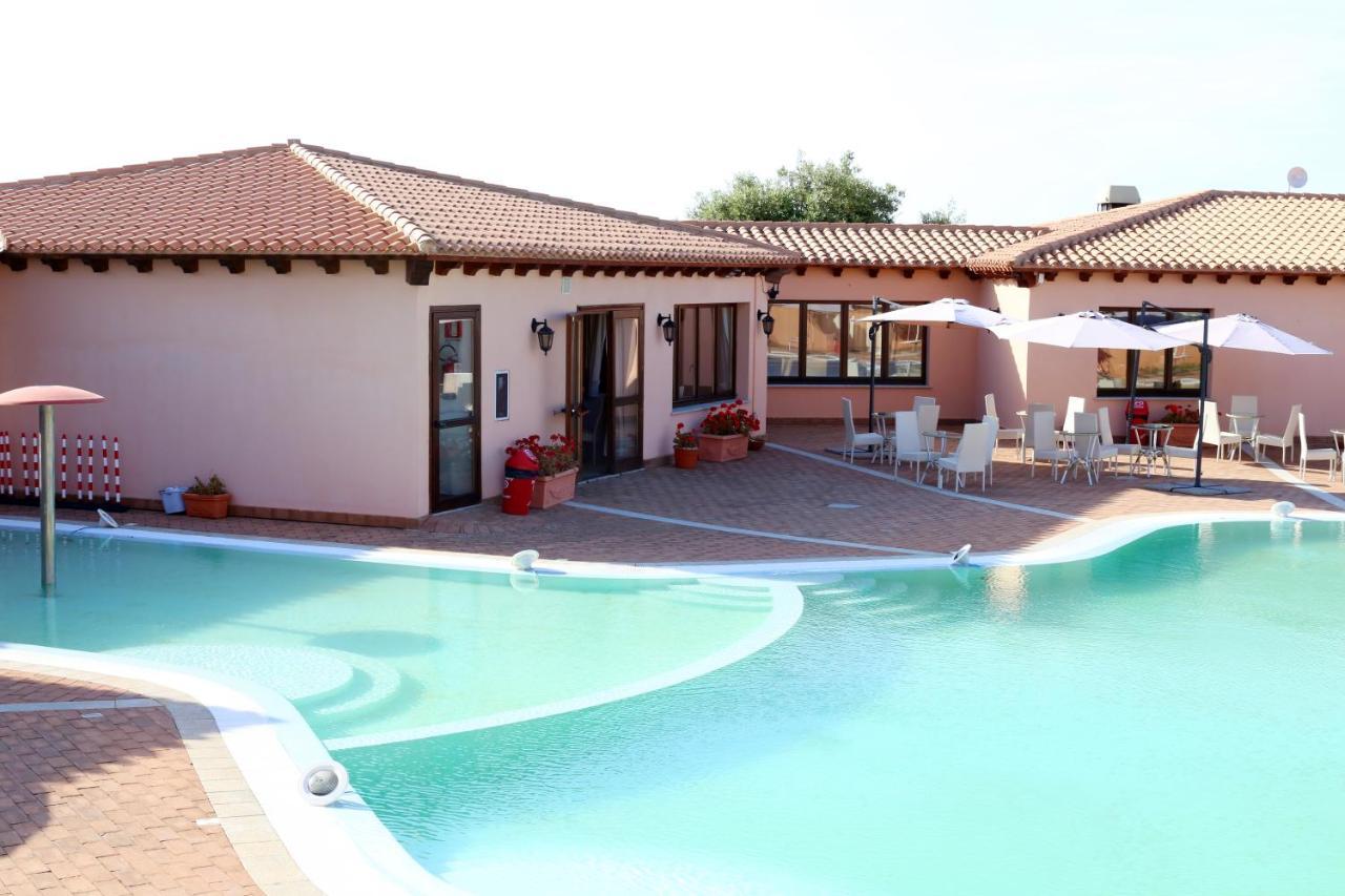 Borgo Dei Pescatori Hotel Aglientu Kültér fotó